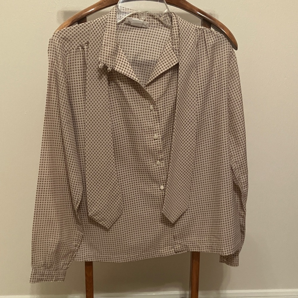 Shapely Checkered Women's Blouse